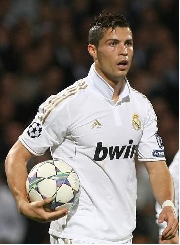 詹皇里程碑夜！东契奇36+7化身救世主，灰熊全民皆兵险掀翻紫金