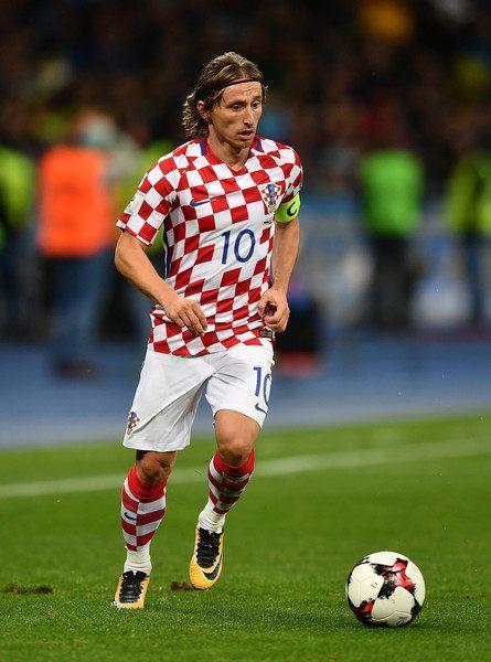 库里31+7+7字母哥空砍34+10+5 勇士力擒雄鹿